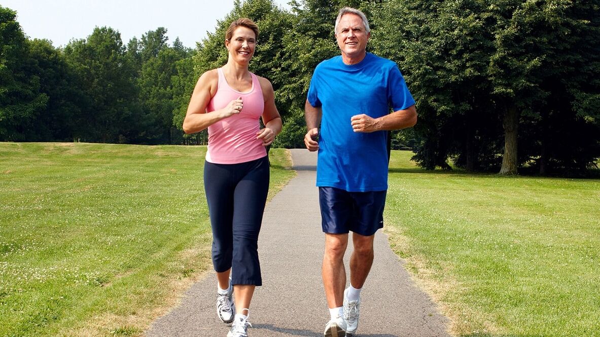 Joggen im Freien, um Gelenkschmerzen vorzubeugen